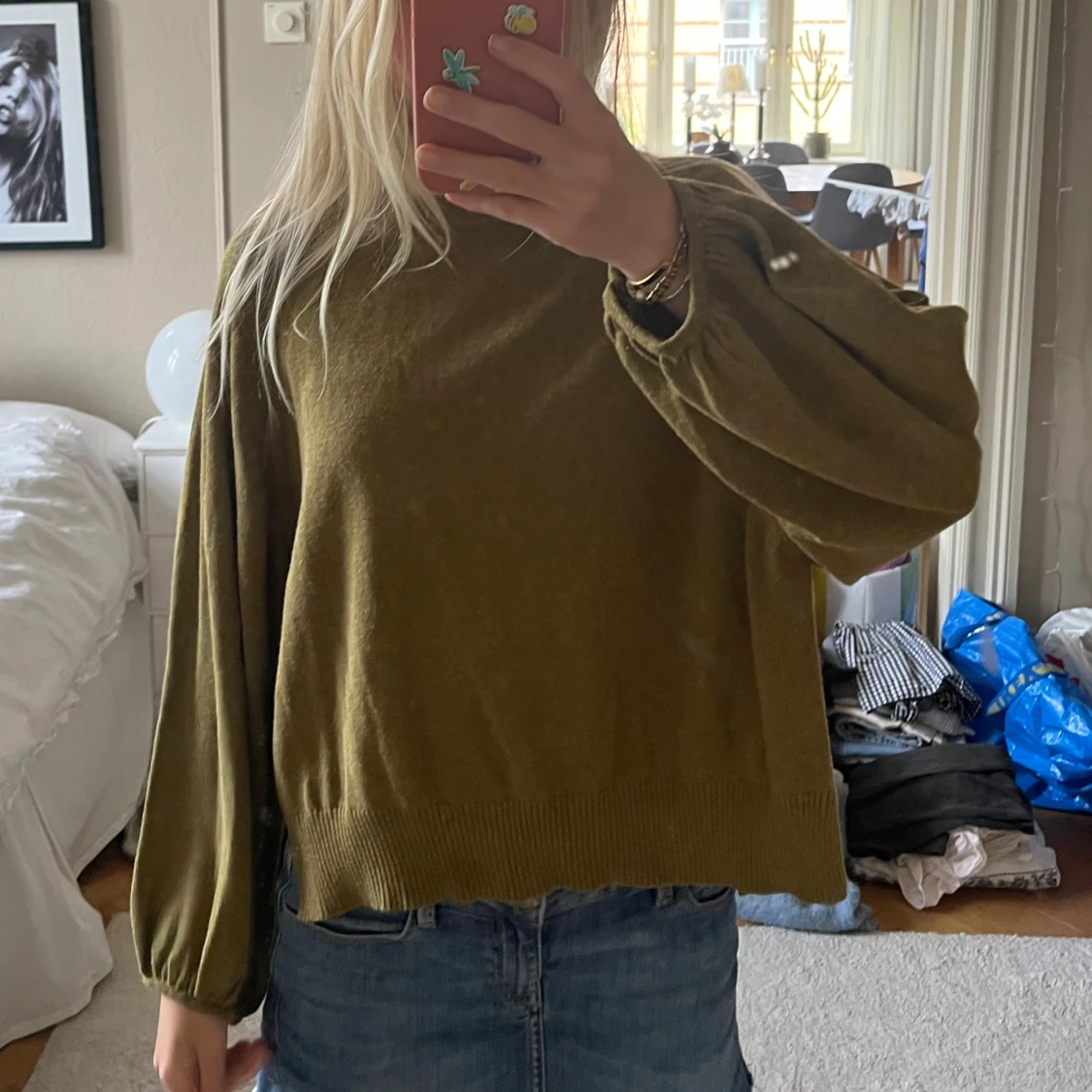 Olivgrön stickad tröja med knyt i ryggen - 1