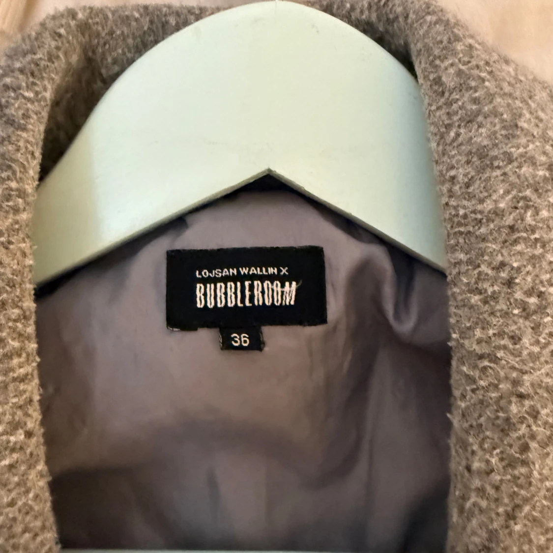 Grå ulljacka från Bubbleroom x Lojsan Wallin - 2