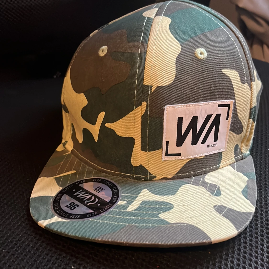 Warp keps med camouflage-mönster