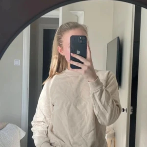 Beige sweatshirt  - Endast använd nån enstaka gång