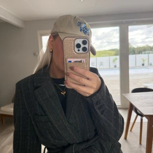 Assnygg kavaj från Nelly  - Jätte fin kavaj från Nelly, perfekt inför hösten! Bälte till den med! 