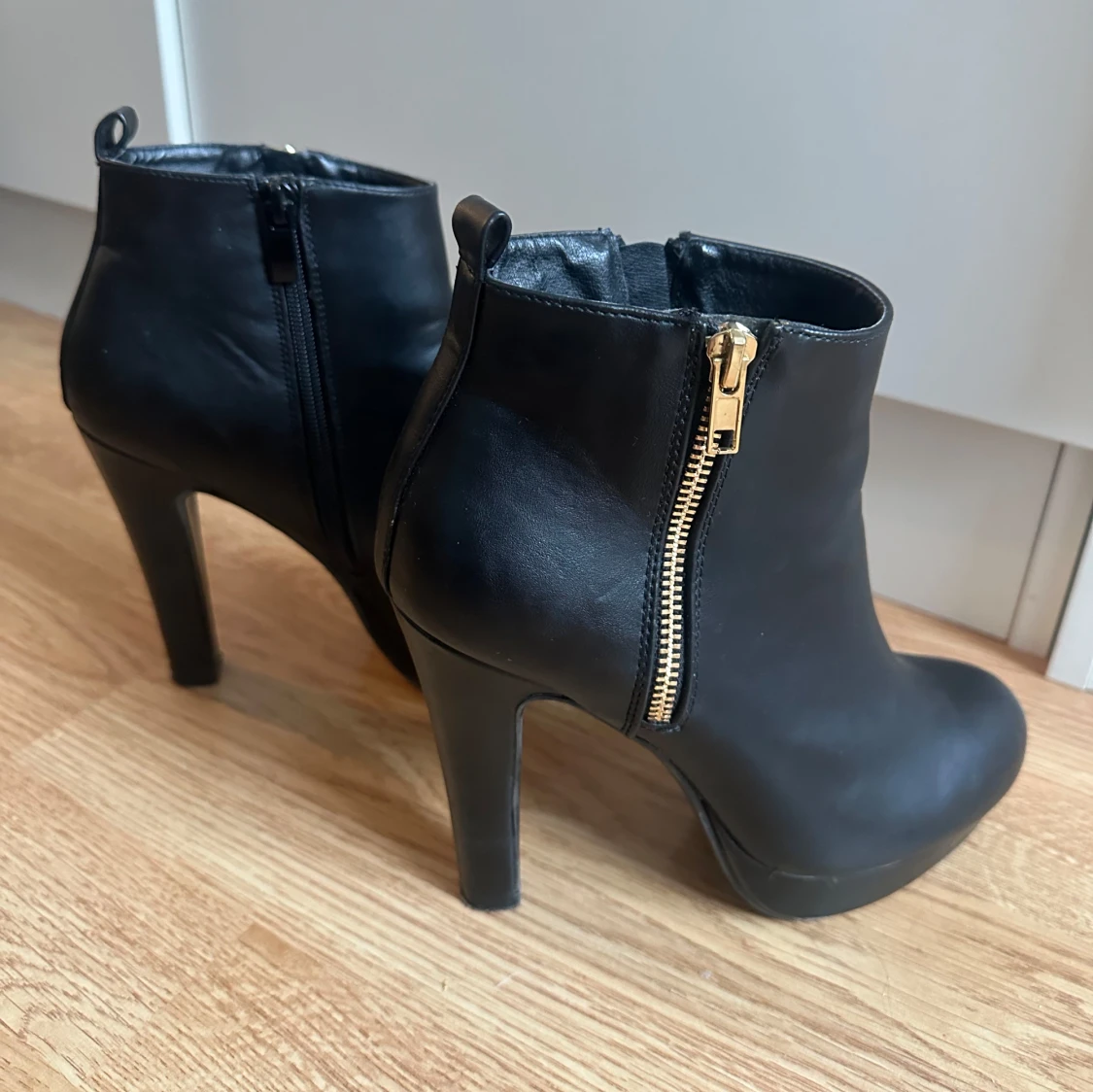 Svarta stövletter med klack - 2