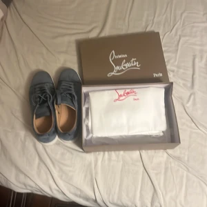 Louboutins  - Hej säljer nu mina loubs jag haft ett tag. Pris ej hugget i sten vill bli av med dem