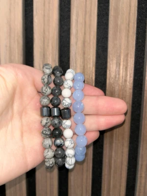 Pärlarmband, 149kr/st eller 596kr för alla  - Tja, nu finns dessa pärlarmband i olika färger och köpa, stretch band så passar alla handleder! Hör av er vid intresse/ frågor!