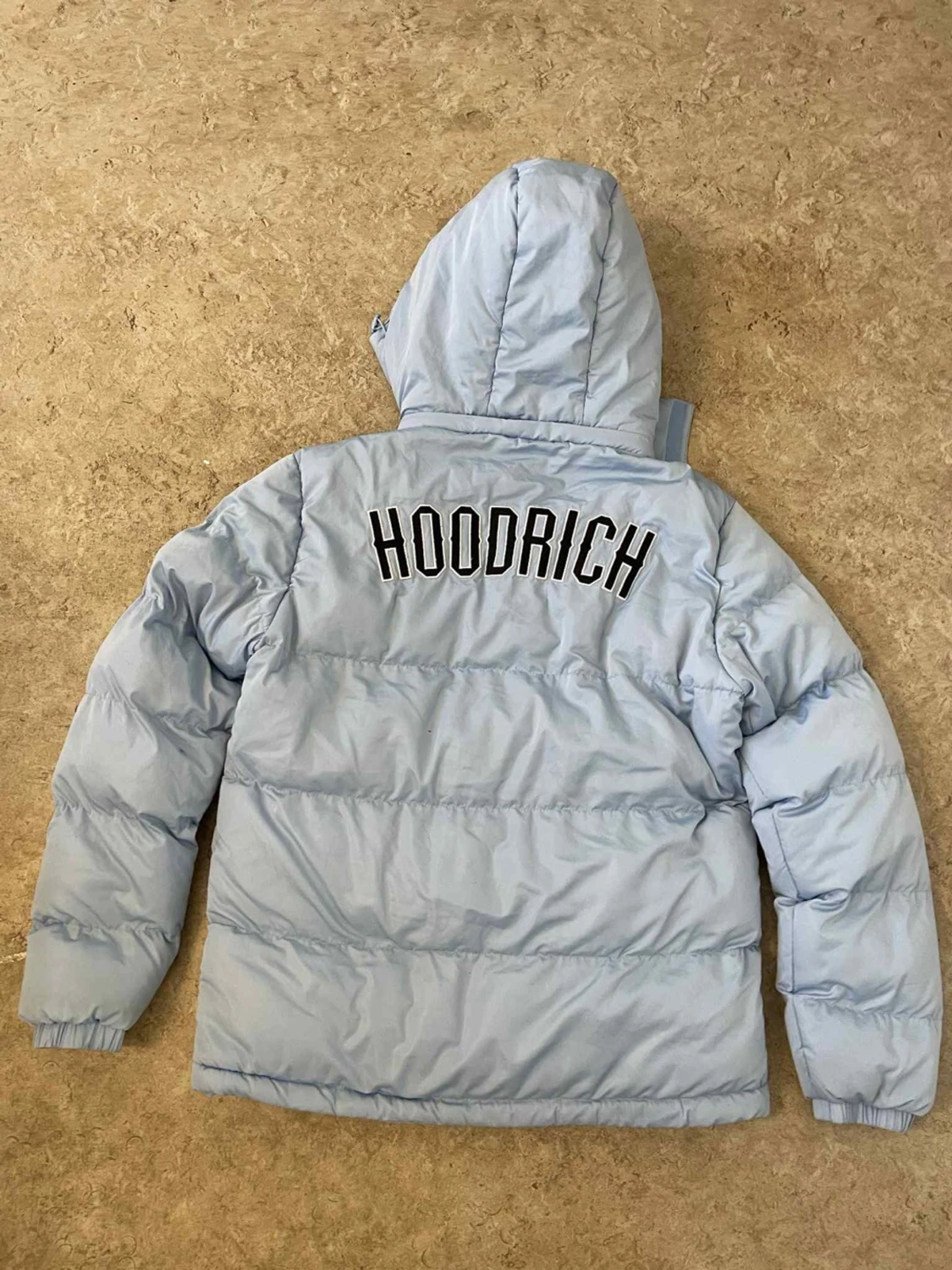 Ljusblå pufferjacka från Hoodrich - 1