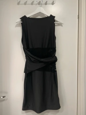 Svart spets klänning - Super snygg klänning med spets!!!!