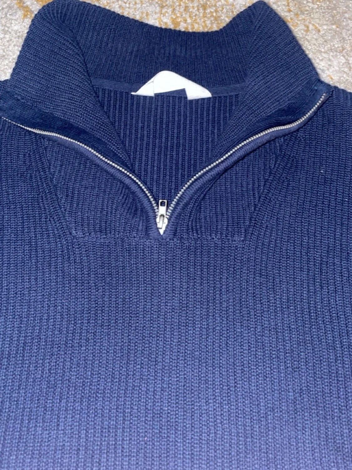 Mörkblå stickad half zip tröja