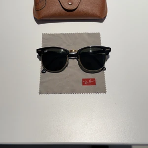 Ray Ban Solglasögon - Ray Ban solglasögon, använda 1 gång och har legat i fördralet sedan dess