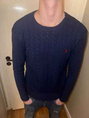 Stickad Polo Ralph lauren tröja - Helt ny klassisk stickad tröja från Ralph lauren. pris 499, Priset är inte hugget i sten