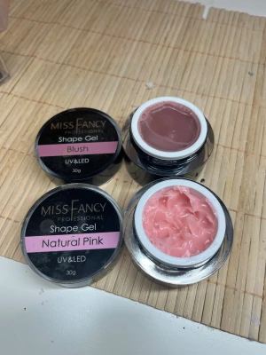 Miss Fancy Shape Gel - Nypris 320 styck, säljer dessa för 200 kr styck eller båda för 250 kr.