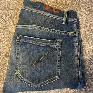 Dondup George  - Tja säljer dessa unika och snygga dondup jeans i storlek 34! Endast använda ett fåtal gånger! Hör av dig vid frågor 