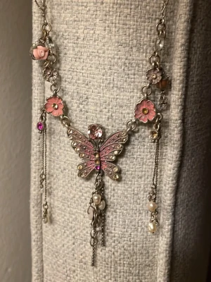 Vintage Pilgrim Butterfly Necklace - Authentic vintage Pilgrim necklace with silver-tone metal, pink crystals, floral details and a butterfly centerpiece. Beautiful early 2000s romantic design with dangling pearl accents. Hard to find model.