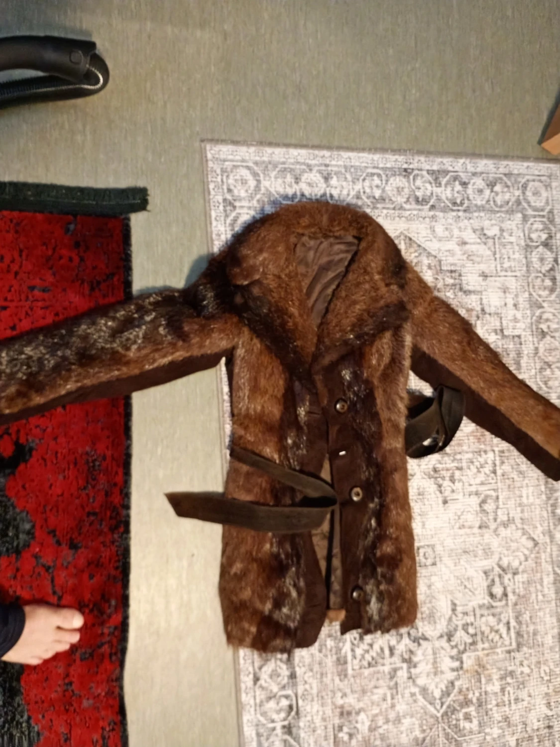 Brun pälsjacka med bälte - 1