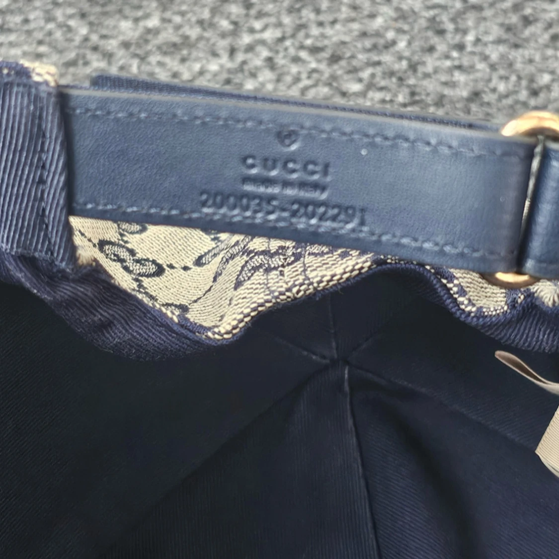 Gucci keps med GG-mönster och röd-blå detalj - 4