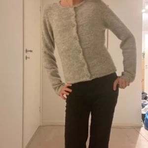 Super fin kofta från Gina  - Säljer en jätte fin kofta från Gina bra skick! Passar som xxxxs