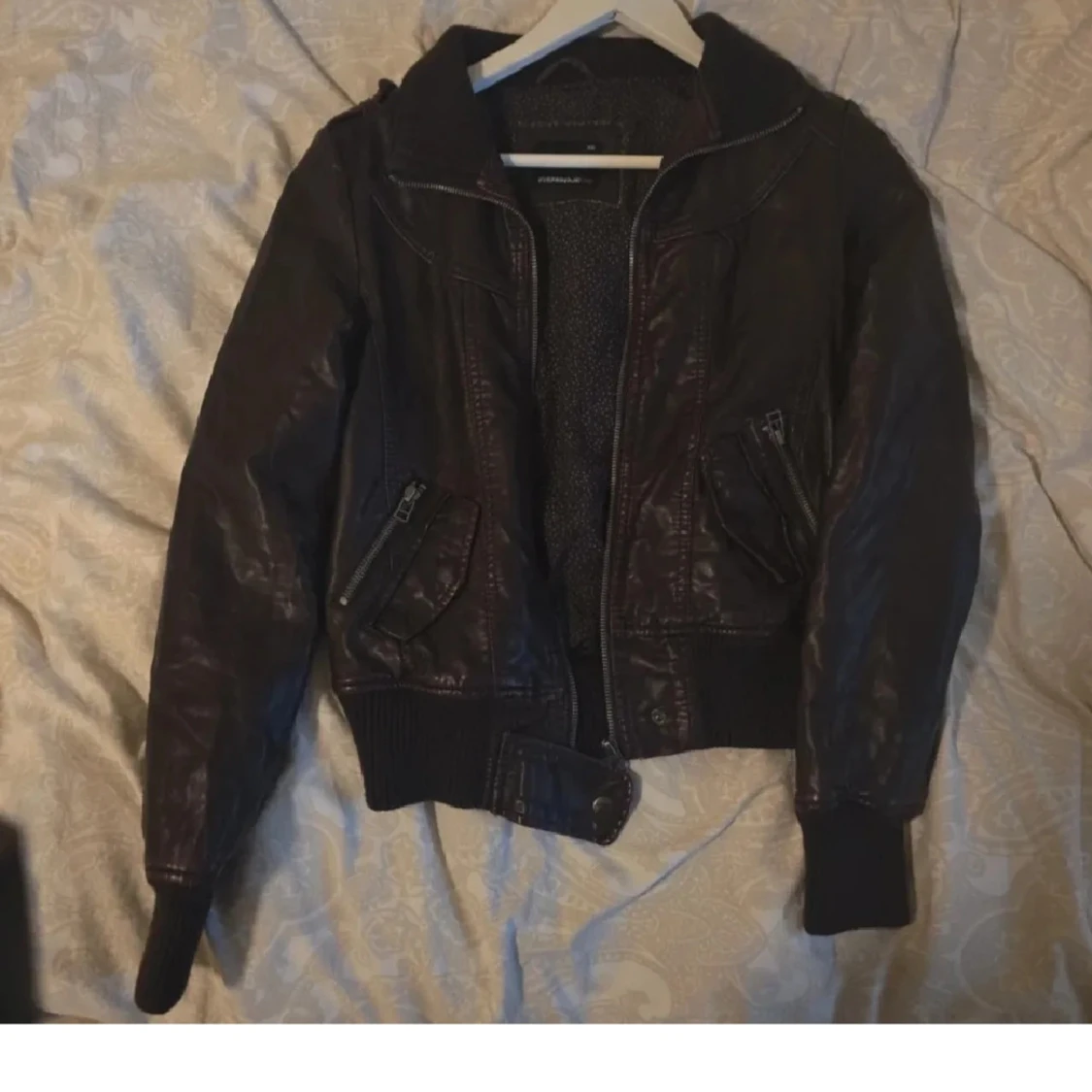 Mörkbrun skinnjacka från Fishbone XS - 1
