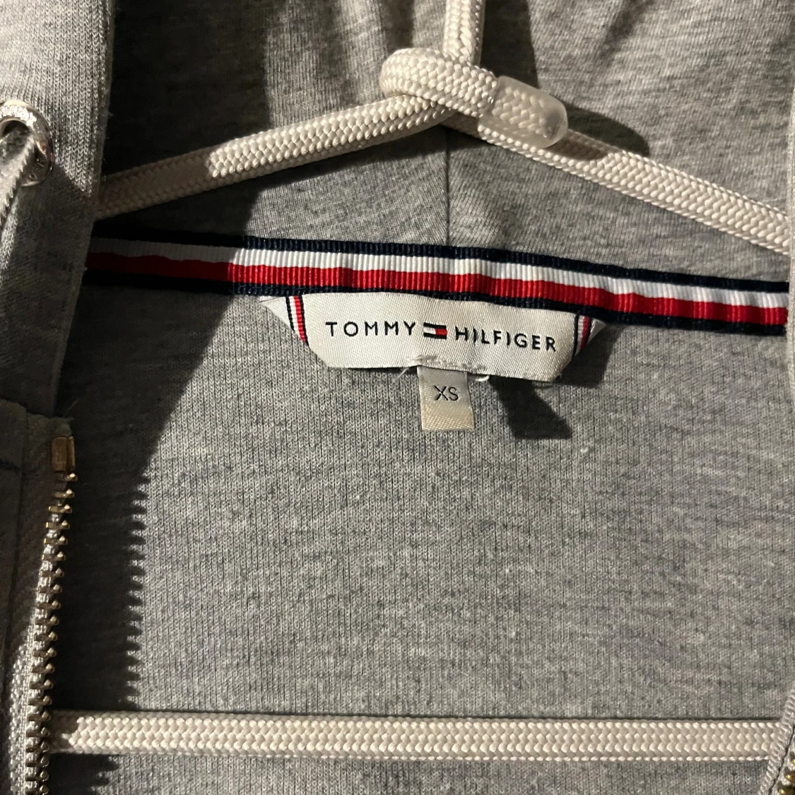 Grå hoodie Tommy Hilfiger - 1