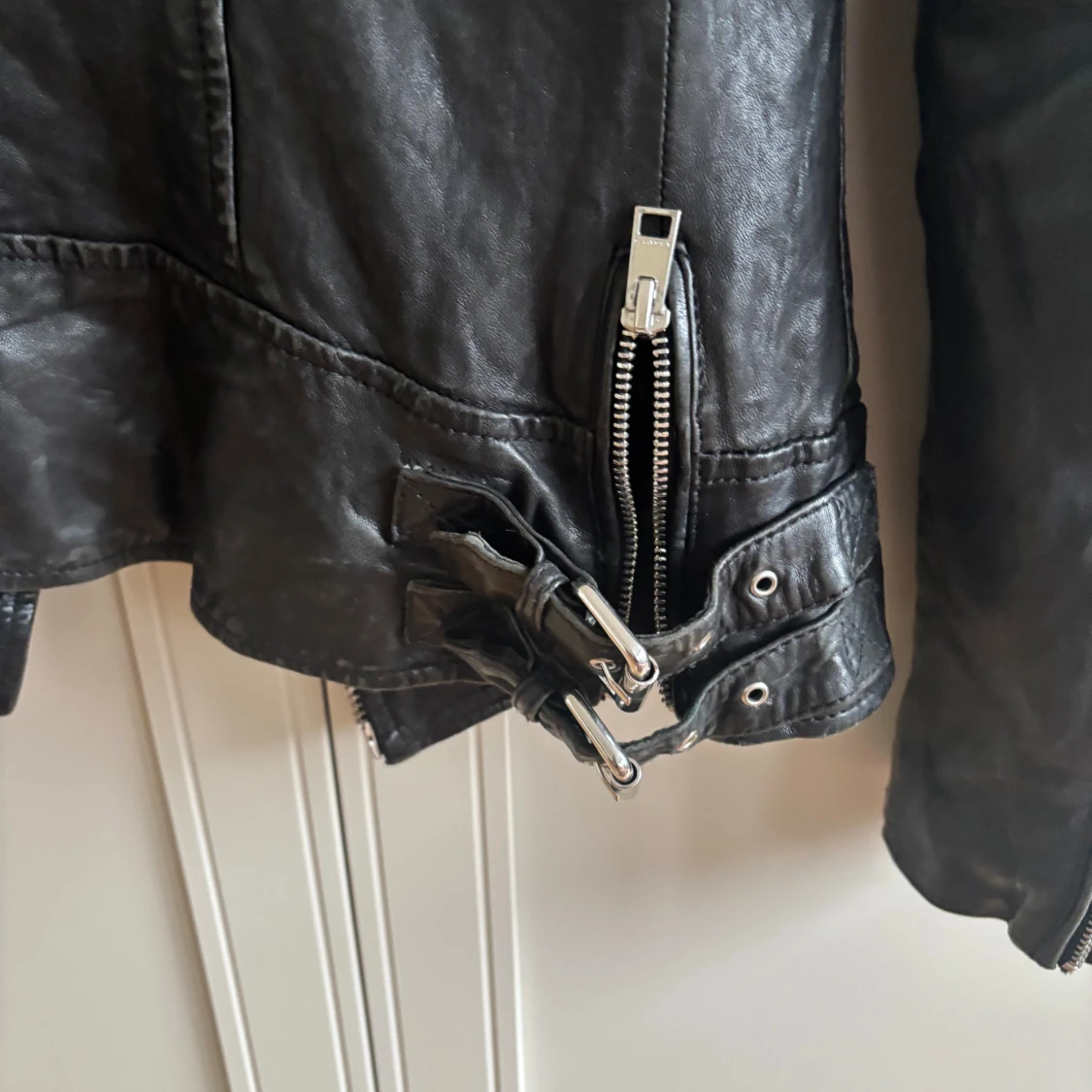 Svart skinnjacka AllSaints quiltad - 2