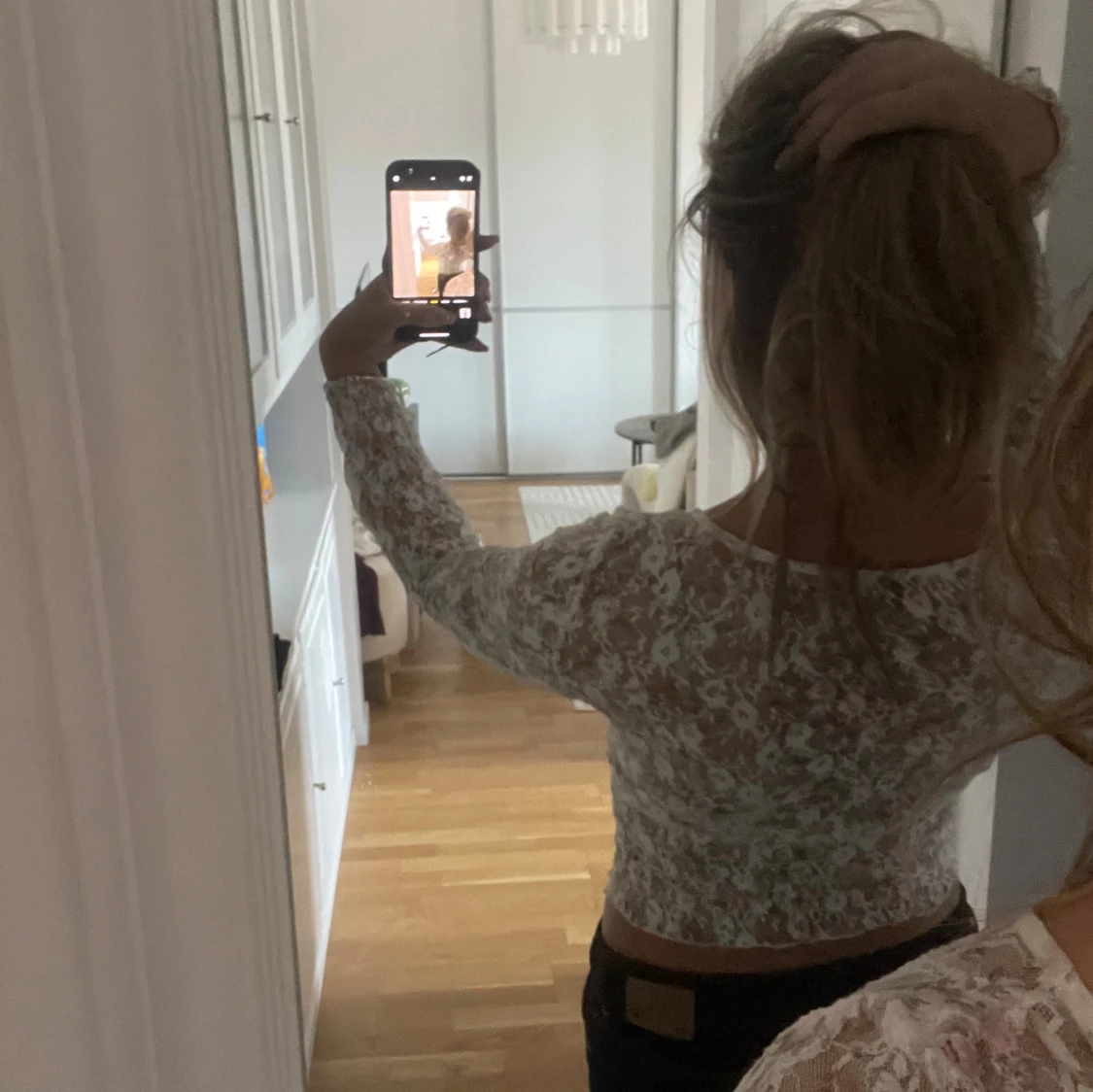 Vit spetsblus med knyt framtill - 1