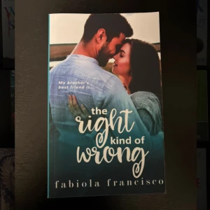 the right kind of wrong - En romantisk bok om förbjuden kärlek – när din brors bästa vän blir mer än bara en vän. Perfekt för dig som gillar känslor, spänning och relationer som utmanar gränser. En modern berättelse som passar unga vuxna.