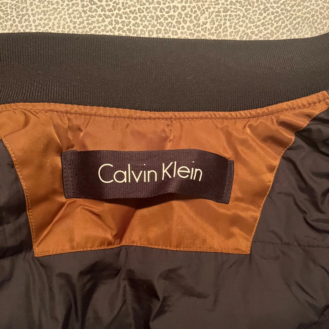 Brun bomberjacka från Calvin Klein - 2