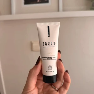 Ansiktsskrubb från Terre de Mars - Celeste Creamy Face Scrub från Terre De Mars.  Ny och oanvänd, men utan ytterförpackning. Korken har aldrig öppnats.