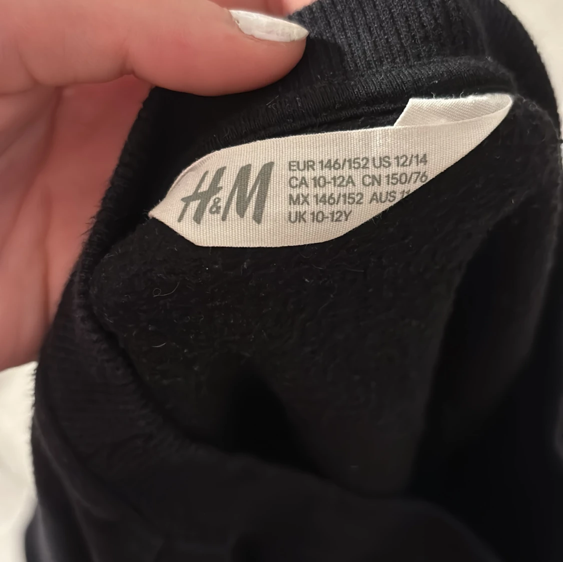 Svart sweatshirt med volang från H&M - 2