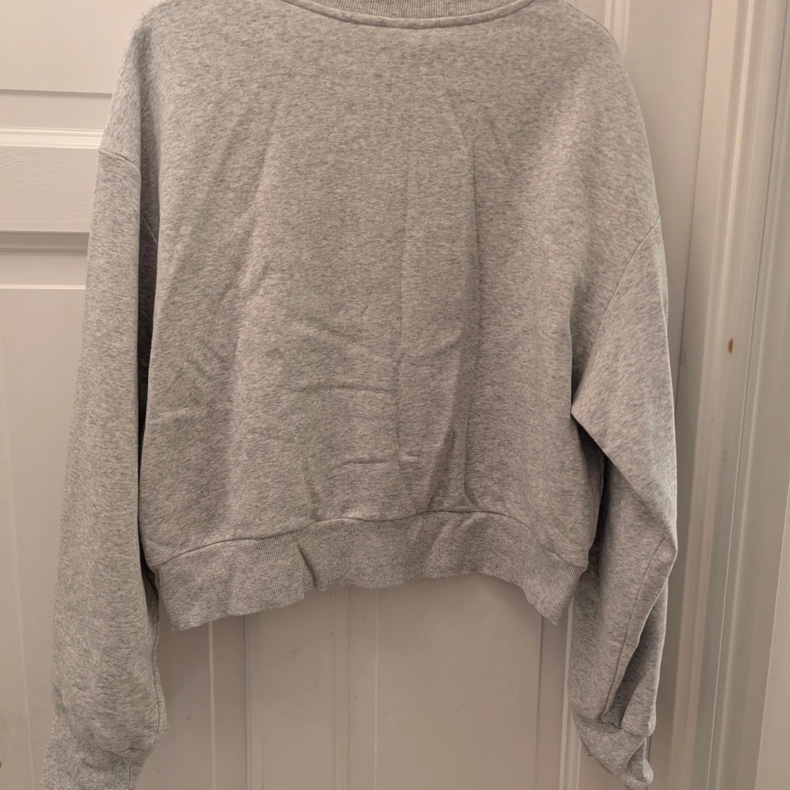 Grå sweatshirt med glittriga stenar XL - 1