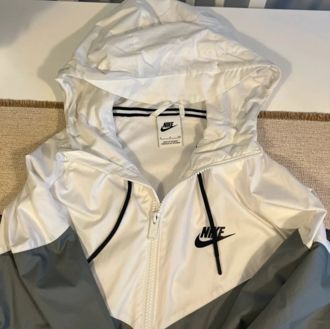 Nike vindjacka vit och grå S - 2