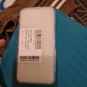 iPhone 12 Mini Skal Kurdistan Motiv - Snygga och tåliga skal till iPhone 12 Mini med Kurdistan-flagga och motiv. TPU-material ger bra skydd mot repor och stötar. Skalen är i nyskick, utan synligt slitage eller defekter. Perfekt för dig som vill visa din identitet och samtidigt skydda din mobil. Pris kan diskuteras😄