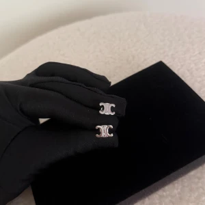 Celine örhängen  - @luxaryvault på Instagram 