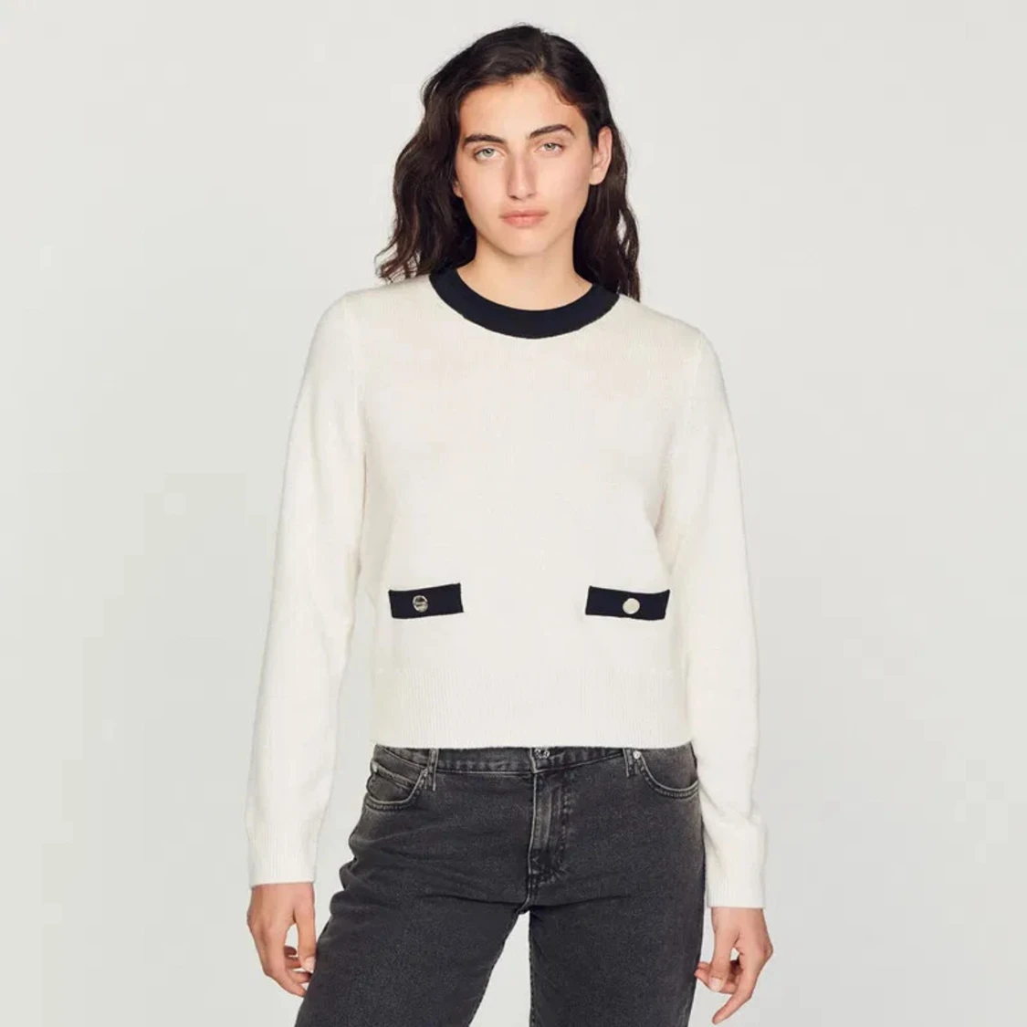Vit tröja från Sandro med svarta detaljer