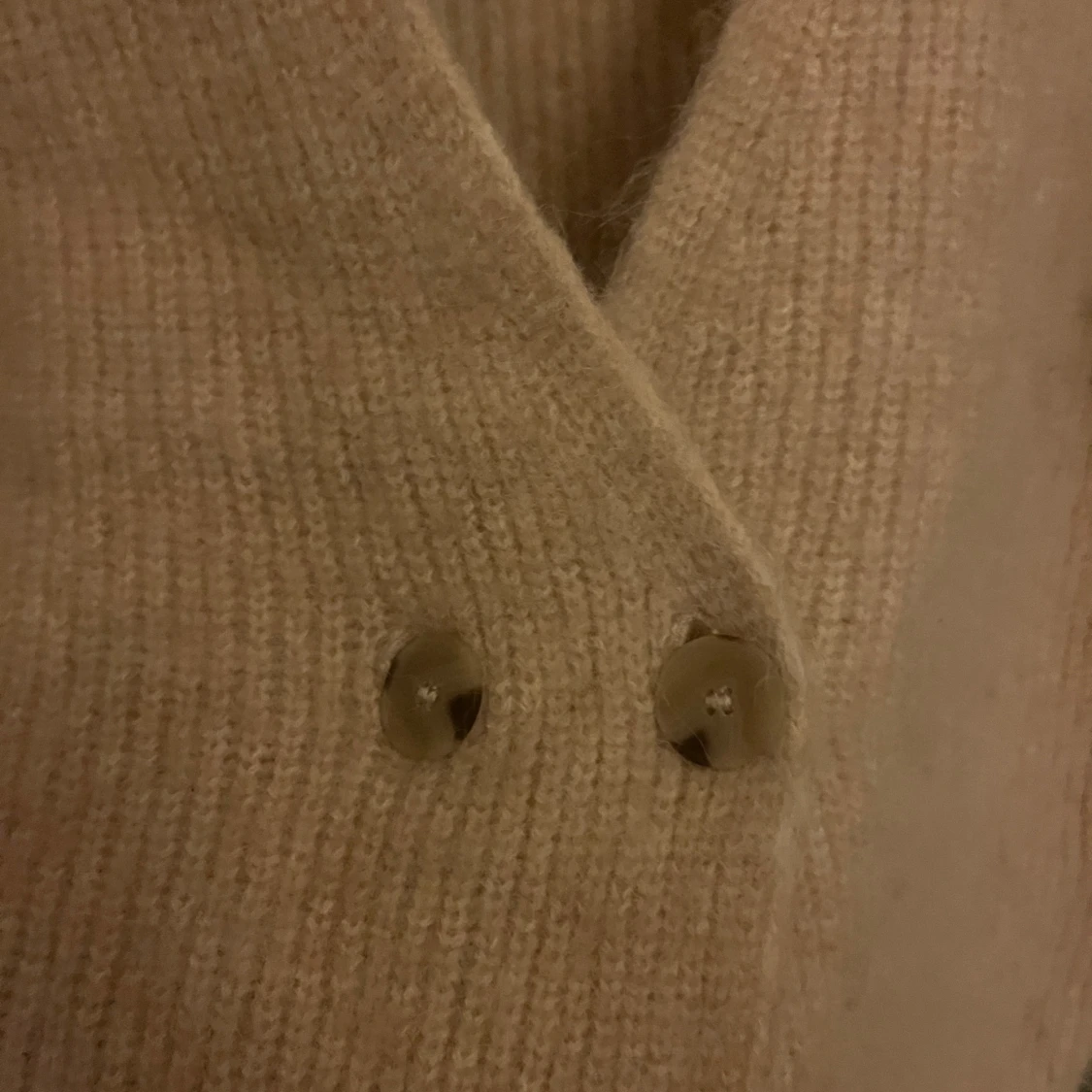 Beige stickad kofta från Zara - 2