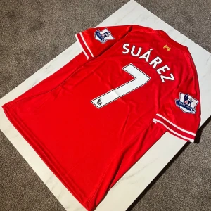 Liverpool Suárez 7 matchtröja  - * pris: 349  * Skick:  10/10 prislapp kvar  * Storlek:  L * Rygg: 7  