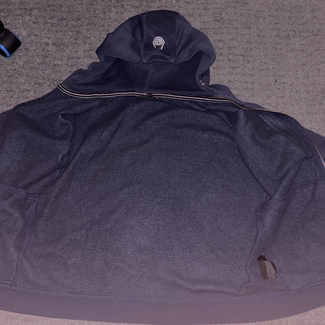 Mörkblå hoodie från Sail Racing - 4