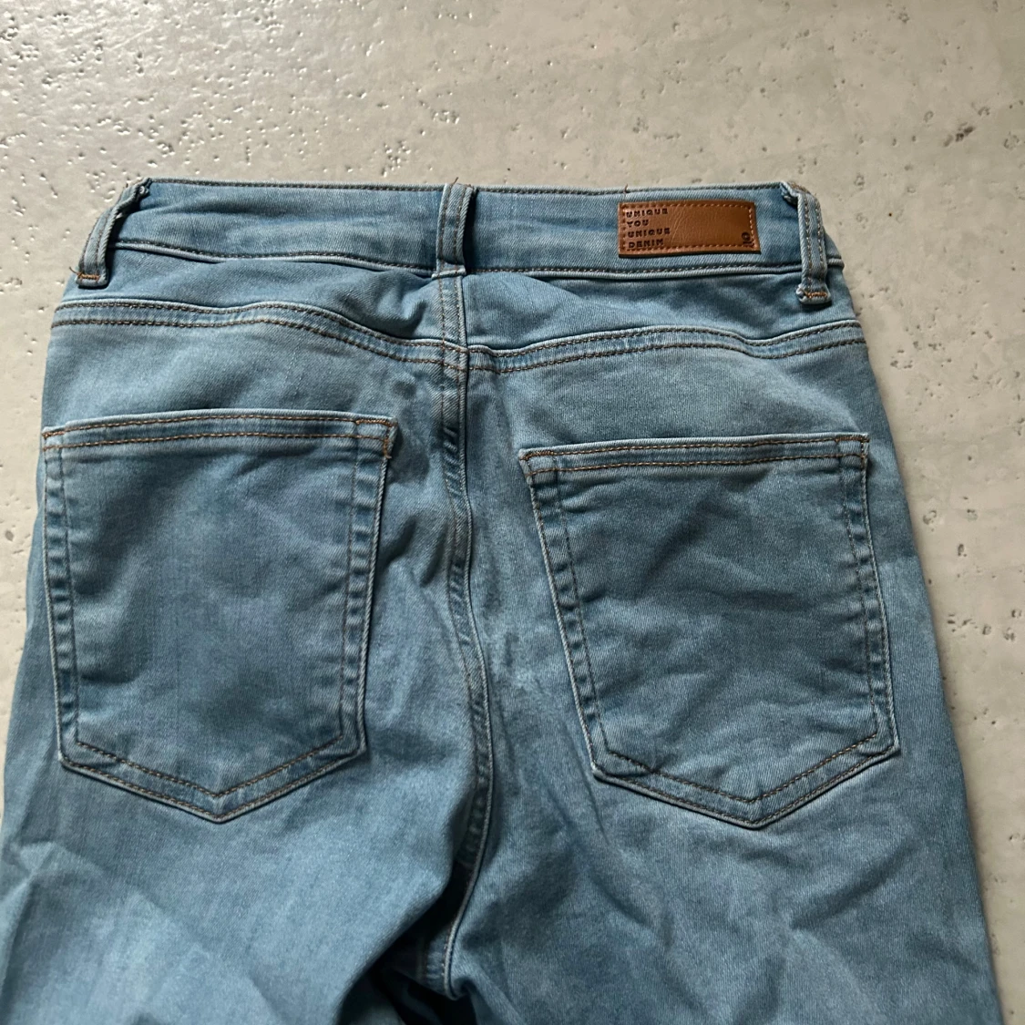 Ljusblå bootcut jeans  - 2