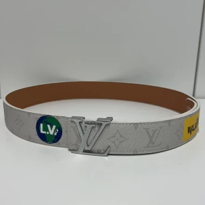 Lv Bälte - Hejsan, säljer ett helt nytt bälte aldrig tidigare använd. Storlek 110cm. Postar alltid inom 24h efter köpet. Skriv gärna om du har fler frågor.