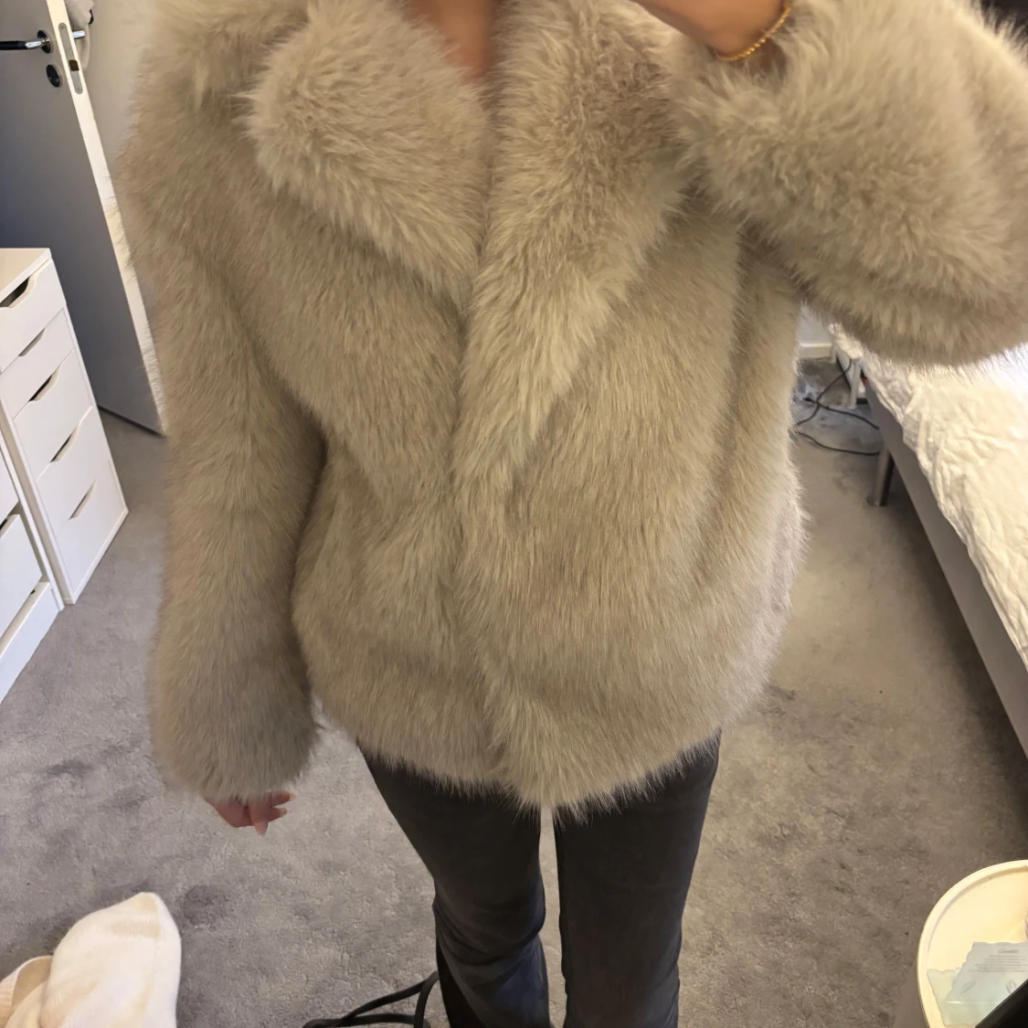 Beige pälsjacka från Zara - 1