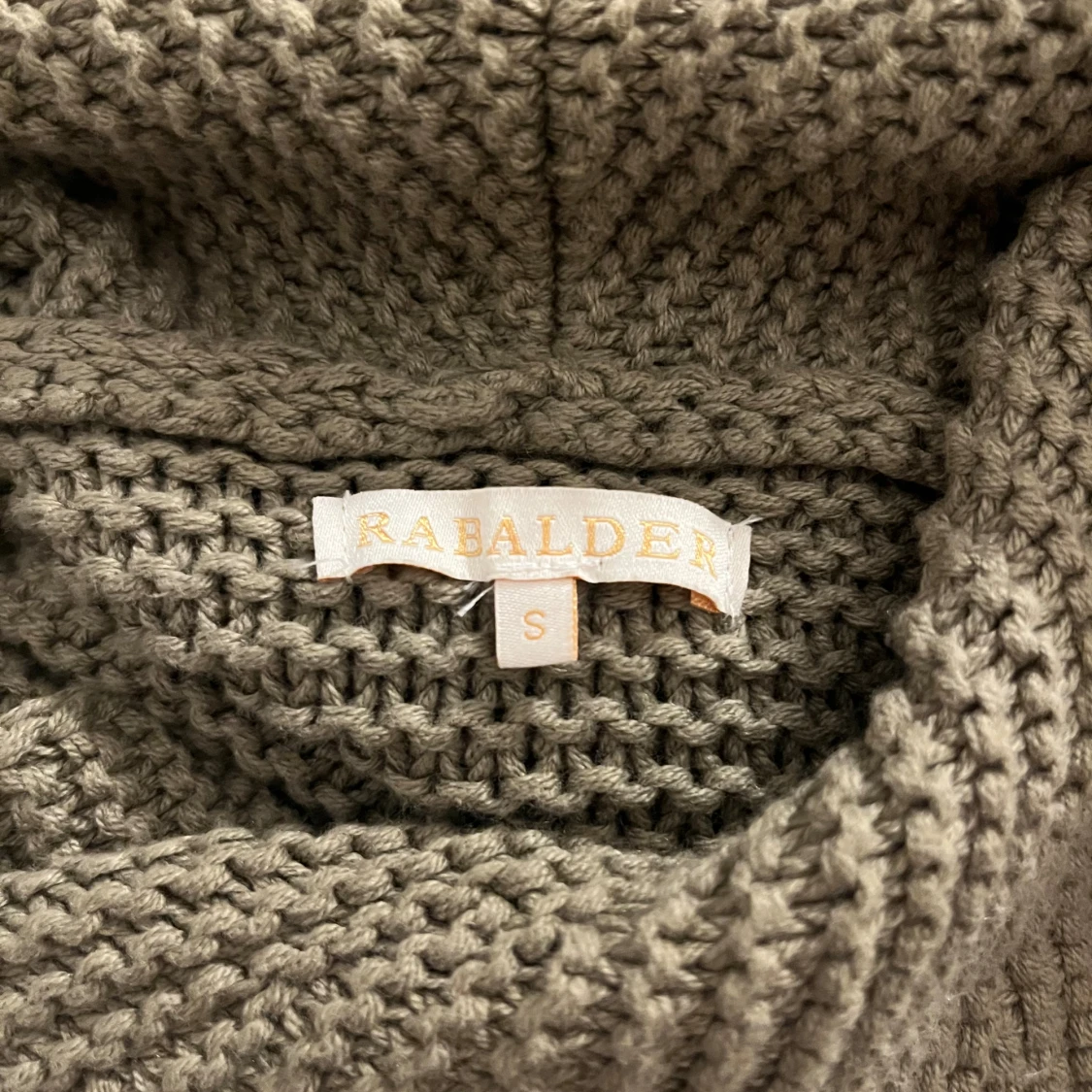 Olivgrön stickad kofta från Rabalder - 2