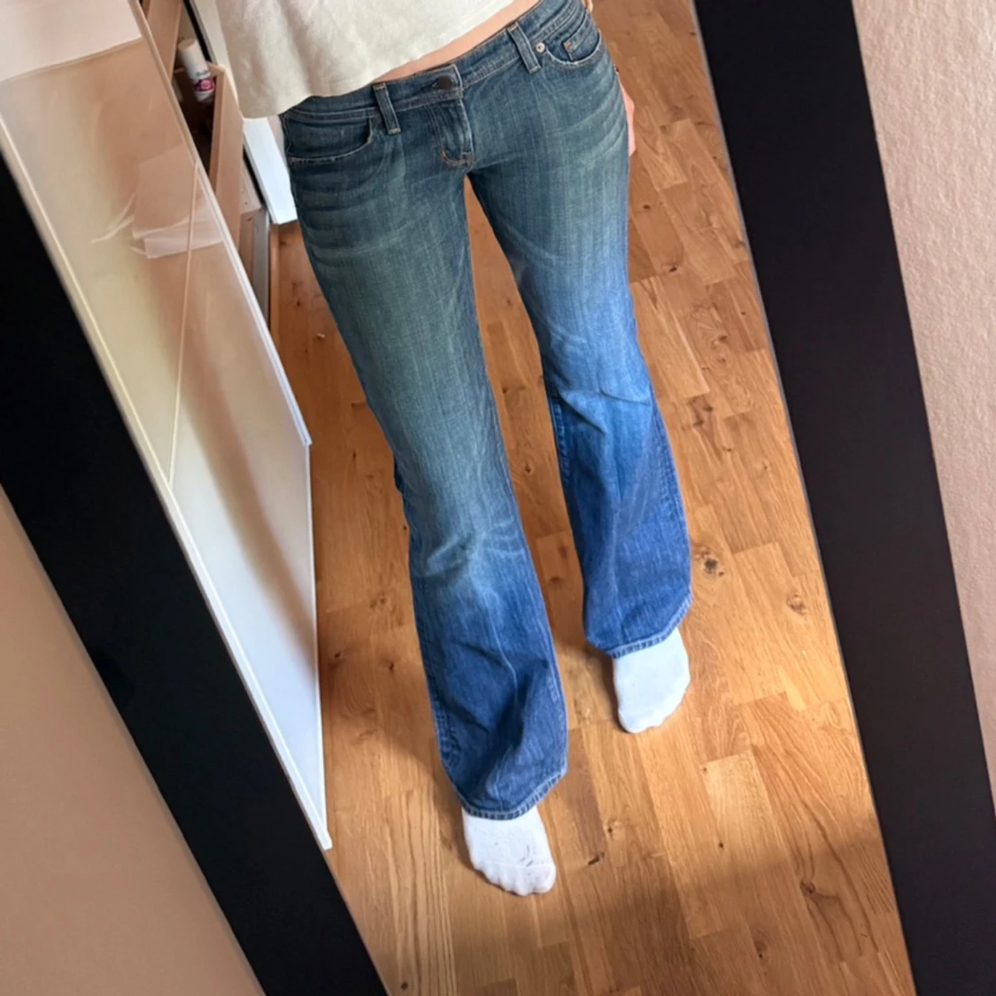 Low-rise bootcut/flared jeans (pris kan diskuteras) - 2