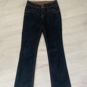Low waist bootcut jeans - Super snygga jeans!!