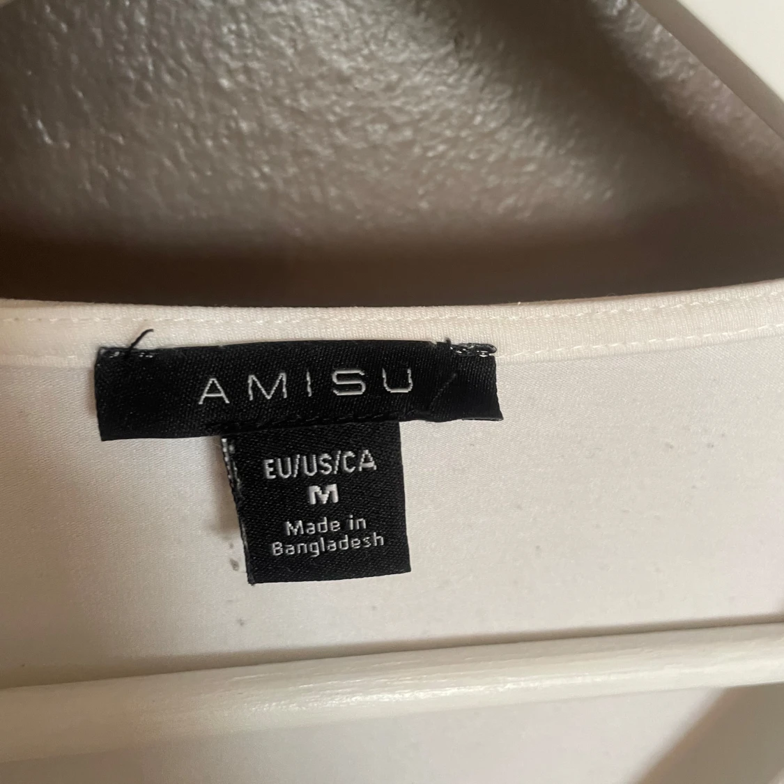 Amisu vit långärmad topp v-ringad strl M - 2