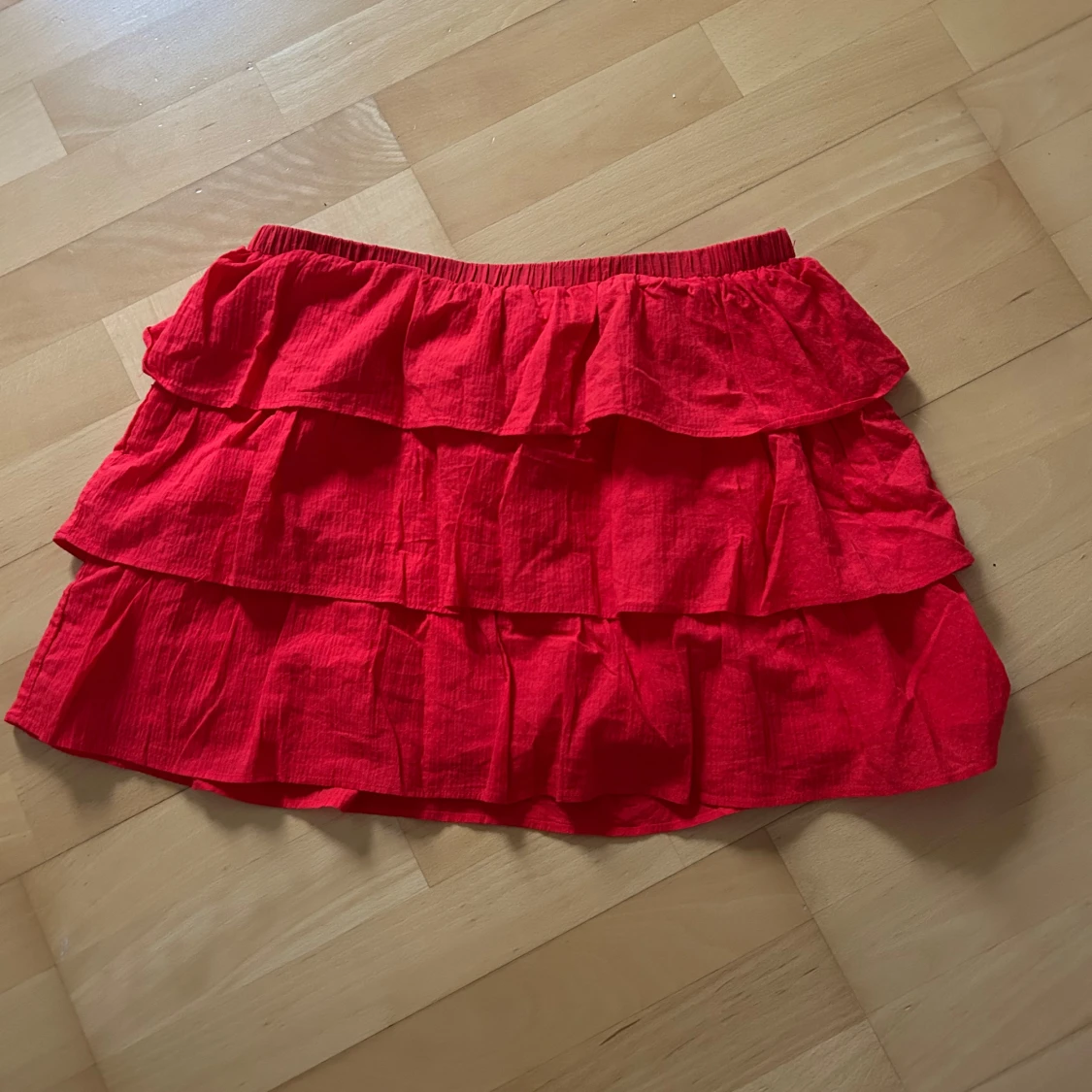 Röd volangkjol från H&M