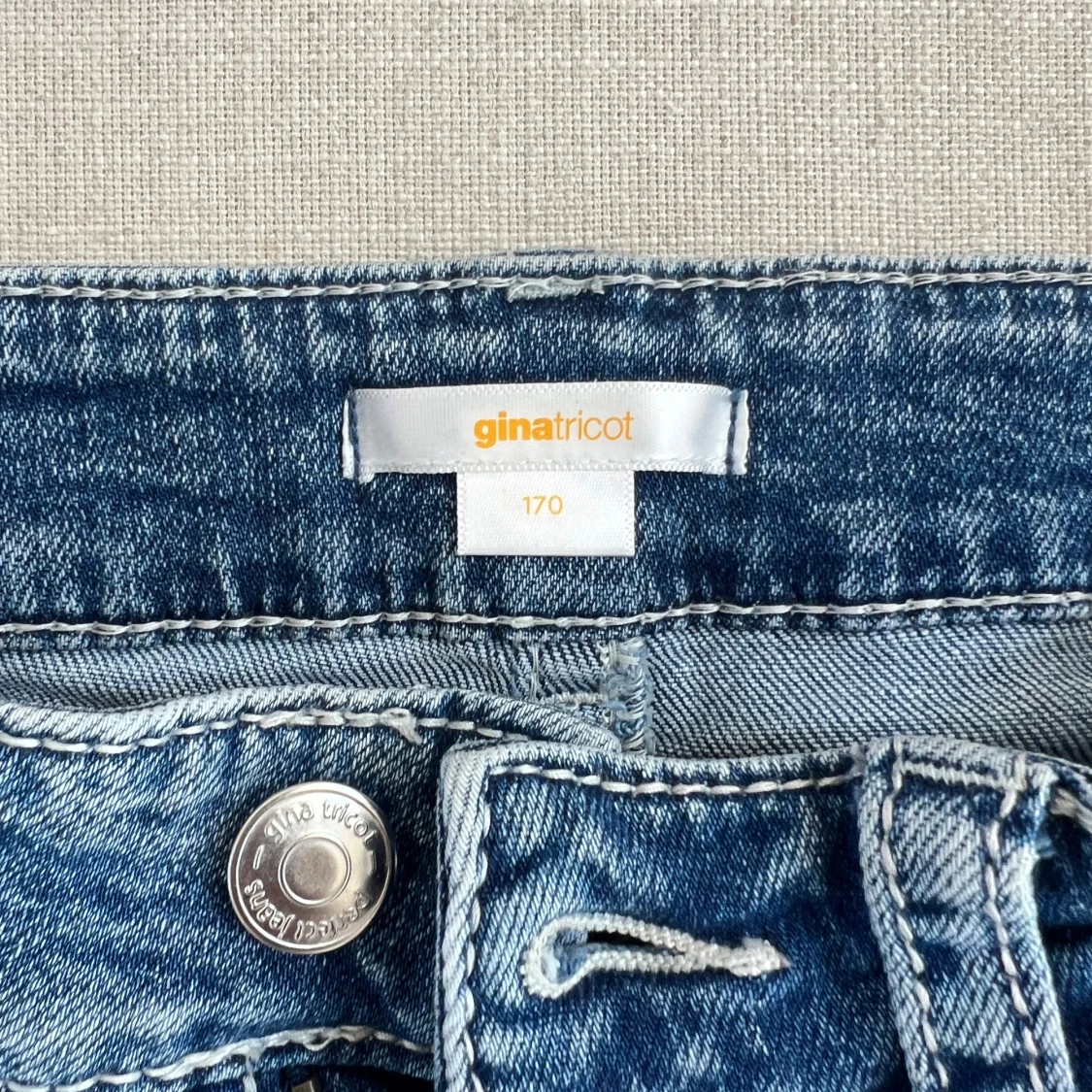 Lågmidjade bootcut jeans ifrån Gina tricot  - 2