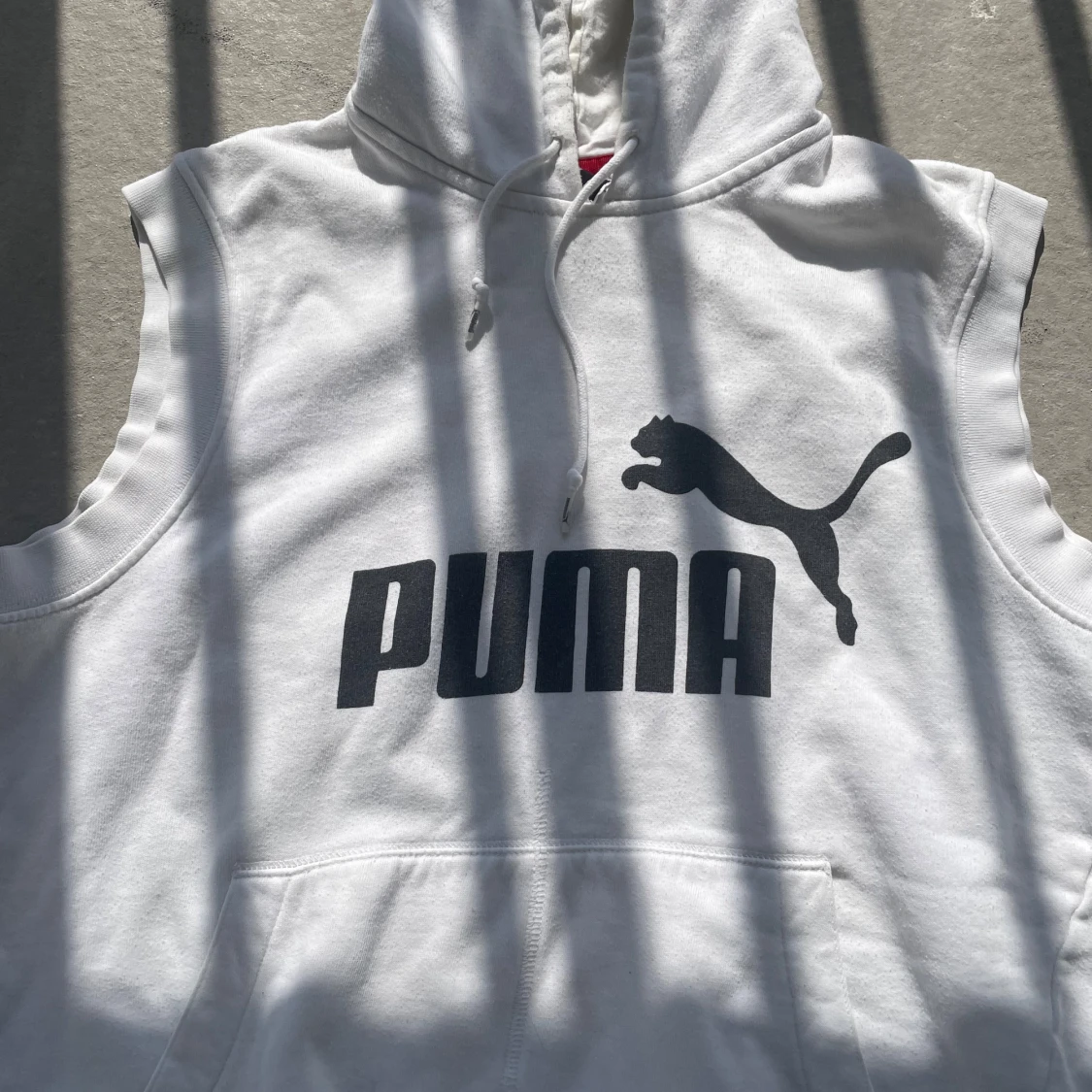 Vit ärmlös hoodie från Puma - 1