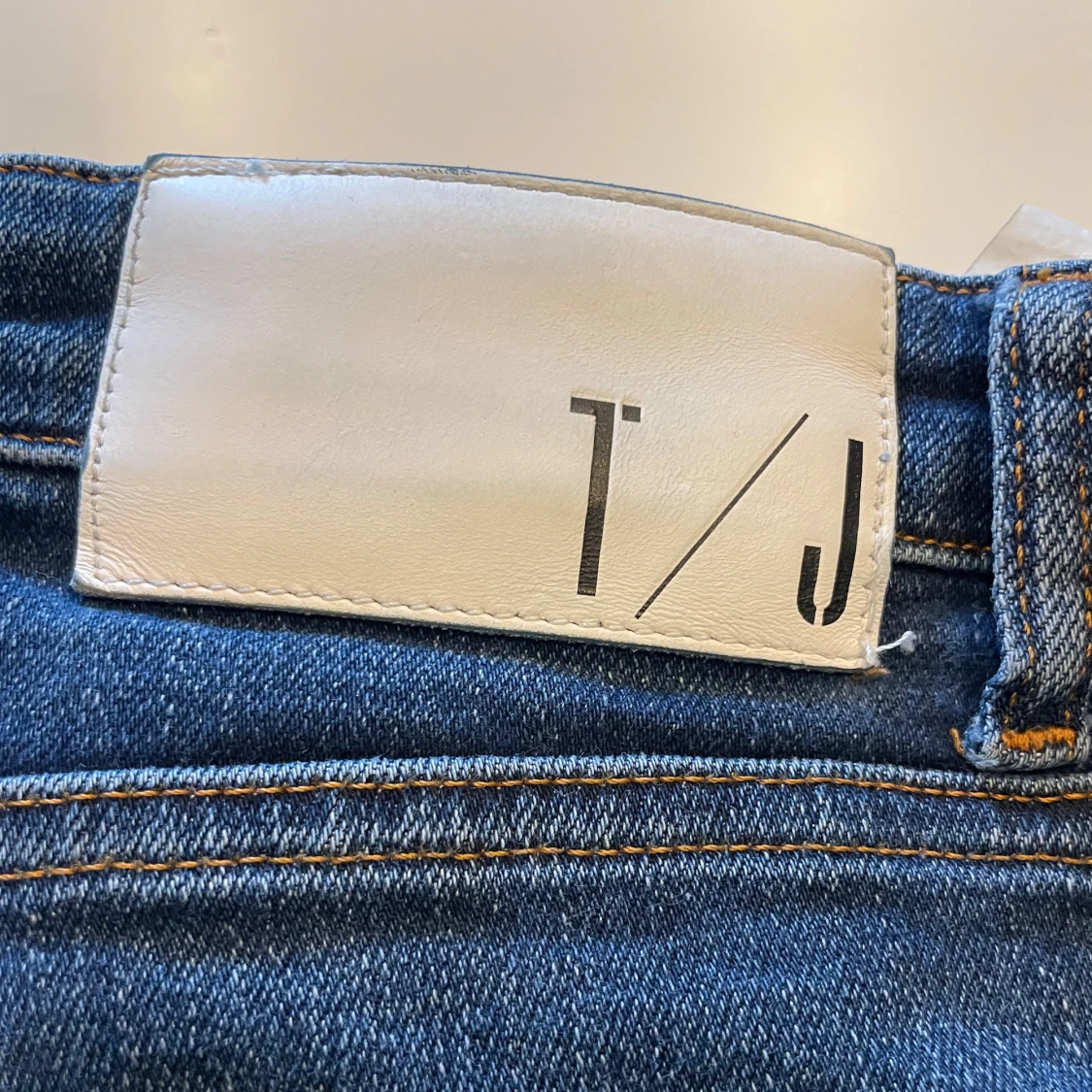 Mörk blå jeans från Tiger Of Sweden - 1