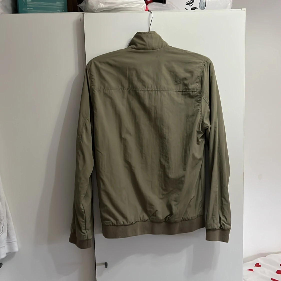 Olivgrön vindjacka från Smog - 1