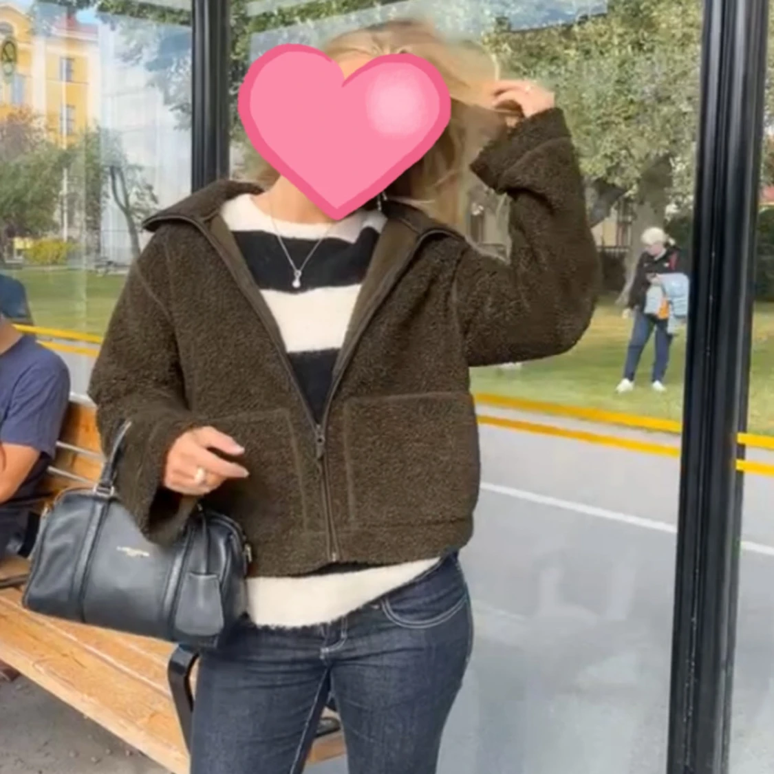 Mörkgrön teddyjacka med dragkedja