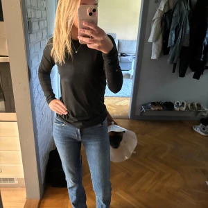 Blåa raka jeans  - Blåa raka jeans som sitter perfekt 