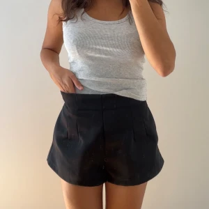 Svarta  shorts - Svarta shorts 